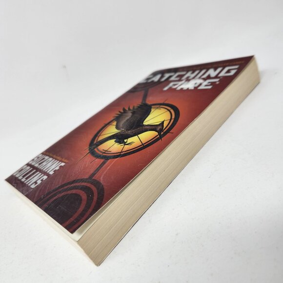 Catching Fire By Suzanne Collins Paperback Book The Hunger Games Trilogy - Picture 5 of 6